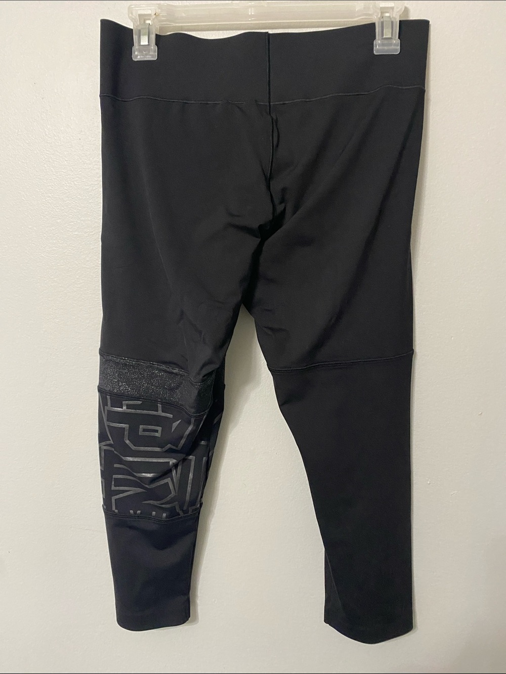 PINK Victoria's Secret Ultimate Black Capri Leggings with Logo Panel Woman Large - Picture 2 of 9